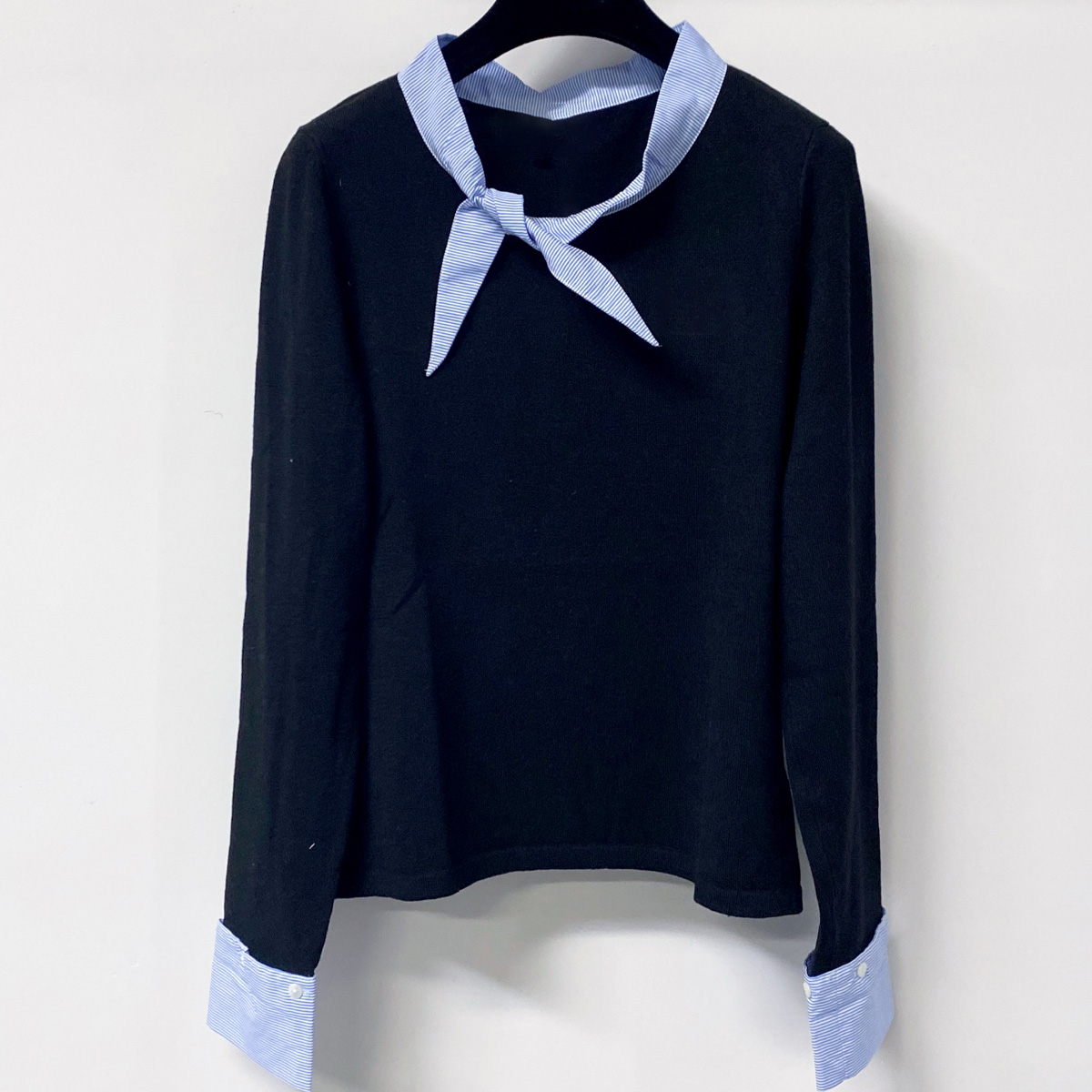 Women Top Fashion - เสื้อถักคอผูกสำหรับผู้หญิงคุณภาพสูง ลายทางตัดกันที่คอและปลายแขน แขนยาว ทรงพอดีตัว ดีไซน์เสื้อสองชิ้นหลอกตา lyt2672311